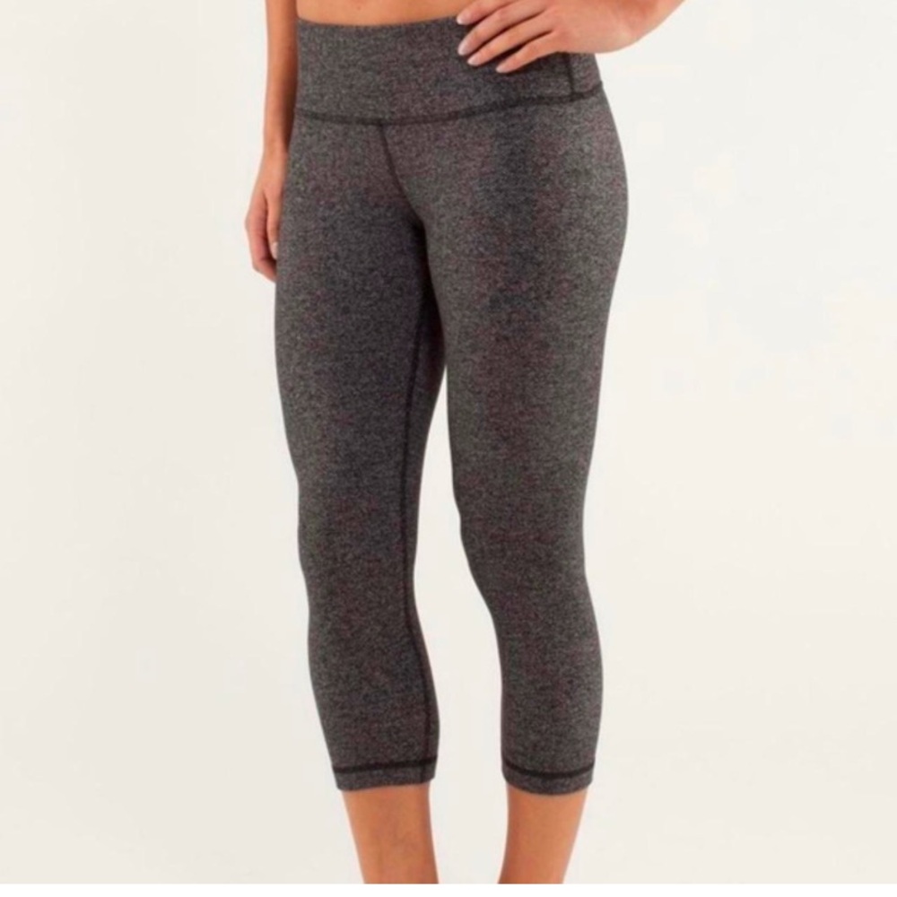Lululemon capri leggings women 6 gray heather Full on Luon Lycra workout run
